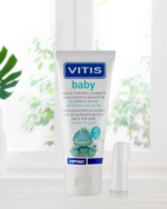 VITIS Baby Gel pentru gingii, 30 ml cu Degetar Silicon | DENTAID - imagine 2